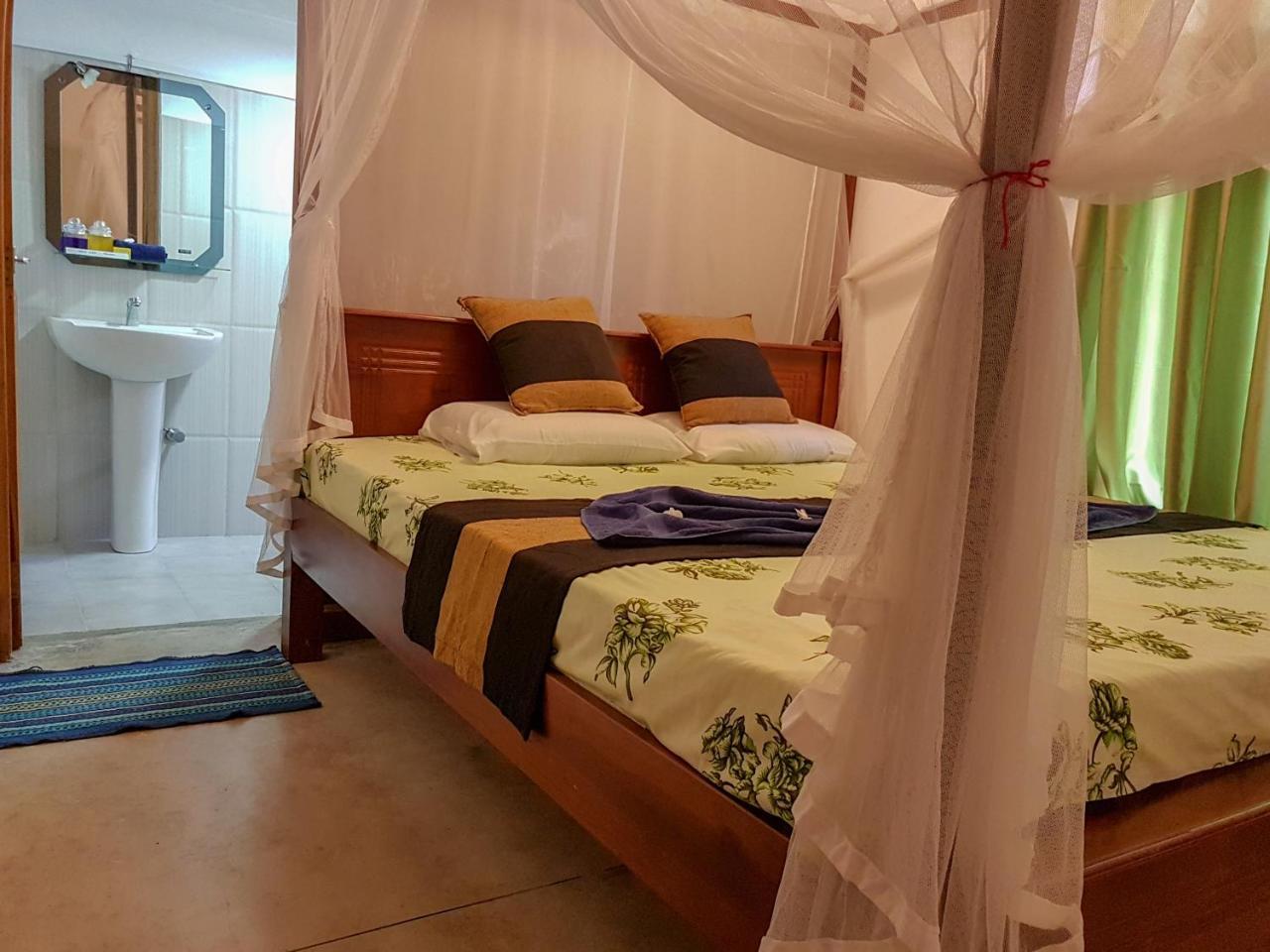 White Villa Beach Resort Mirissa Exterior photo